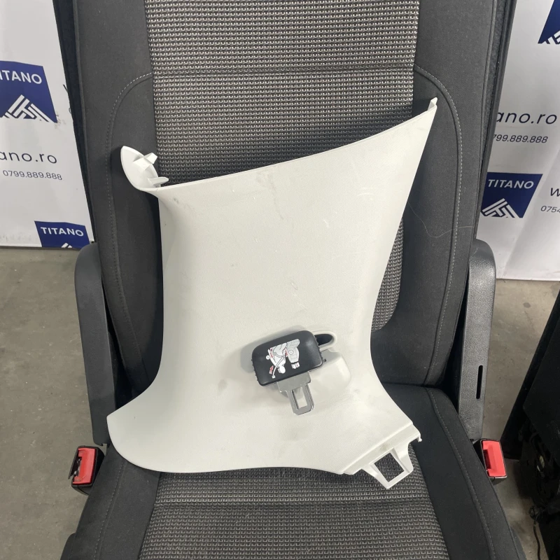 Scaune spate cu centuri / Volkswagen Sharan 7N 2013 / Interior