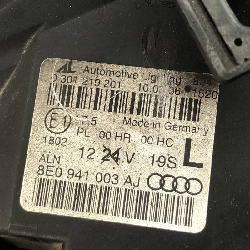 Far stanga / Audi A4 B7 2006 / Caroserie, oglinzi si faruri