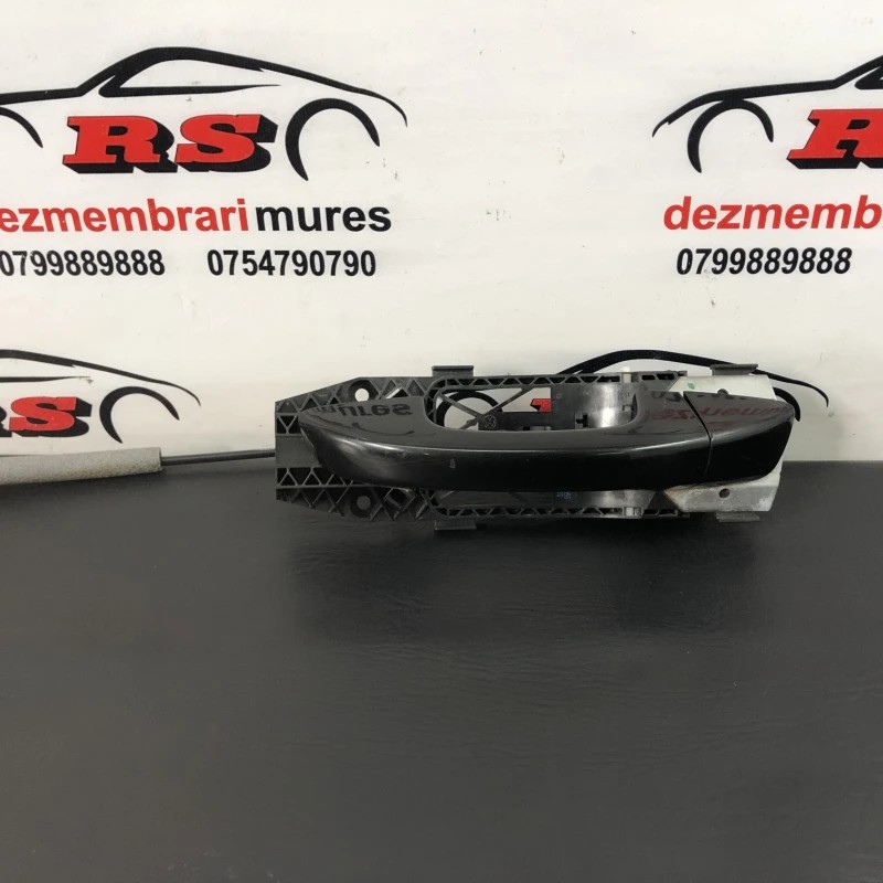 Maner usa stanga fata / Volkswagen Golf MK6 2010 / Caroserie, oglinzi si faruri