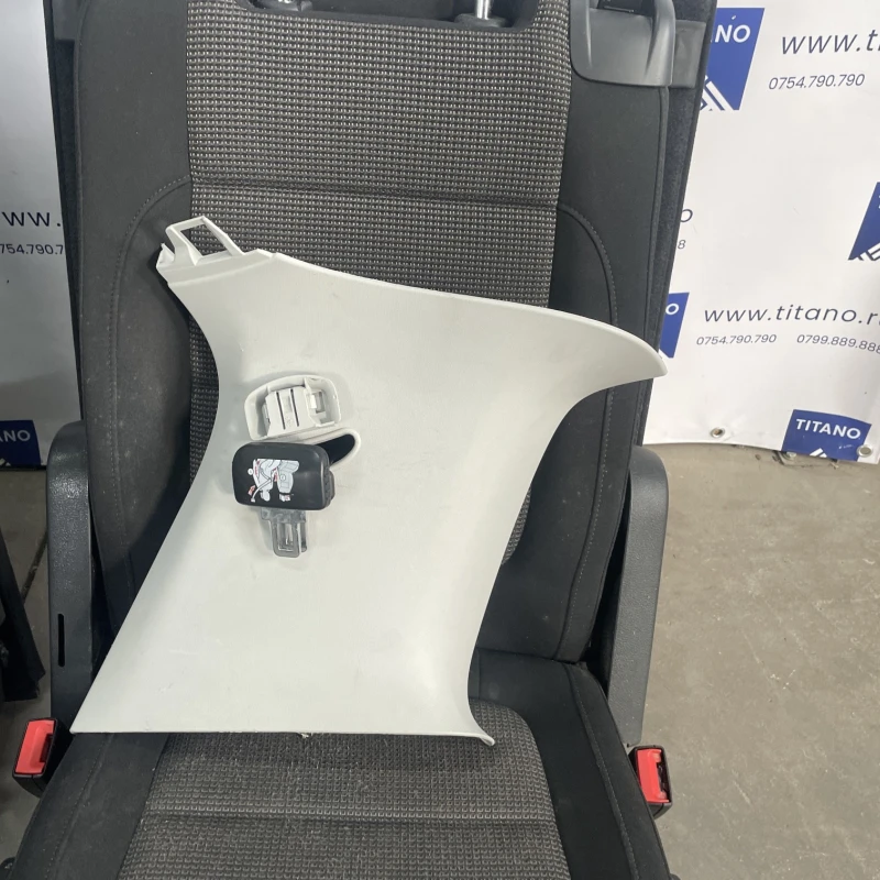 Scaune spate cu centuri / Volkswagen Sharan 7N 2013 / Interior