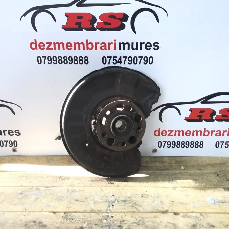Fuzeta stanga spate Mercedes-Benz 