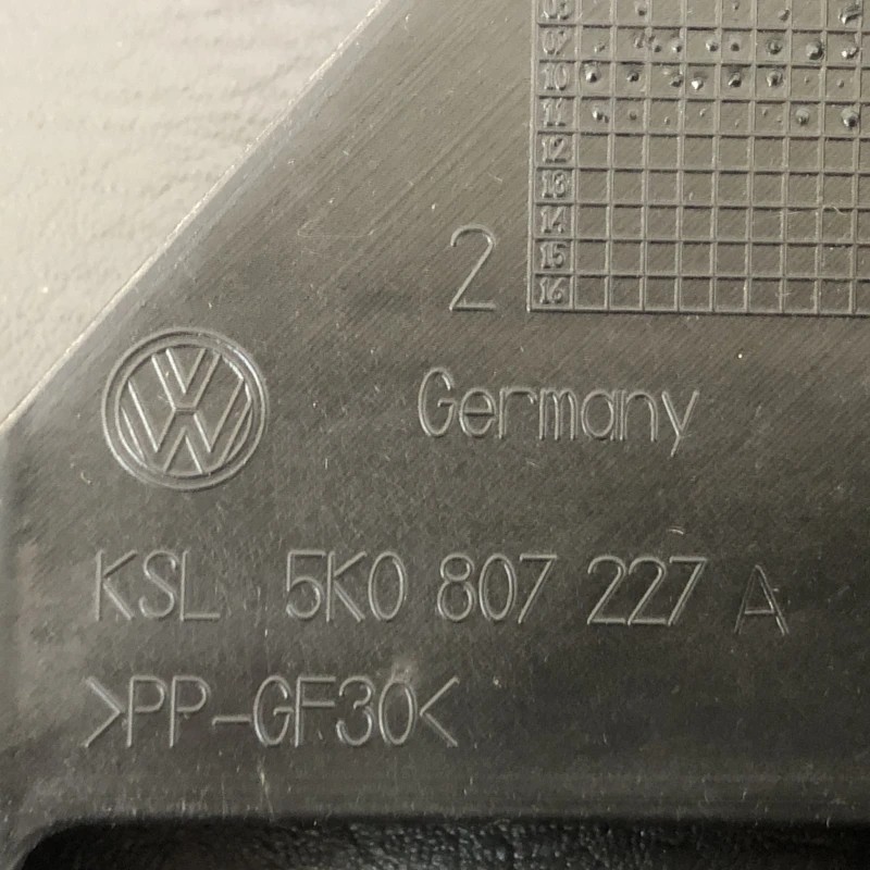 Suport far stanga / Volkswagen Golf MK6 2012 / Caroserie, oglinzi si faruri