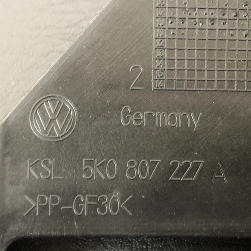 Suport far stanga / Volkswagen Golf MK6 2012 / Caroserie, oglinzi si faruri