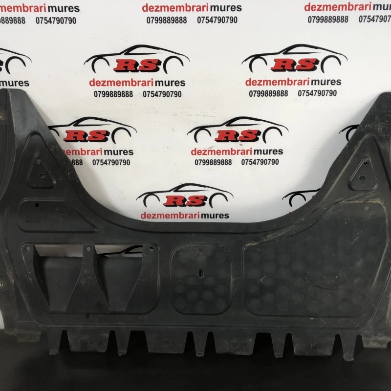Scut motor / Volkswagen Golf MK6 2012 / Caroserie, oglinzi si faruri
