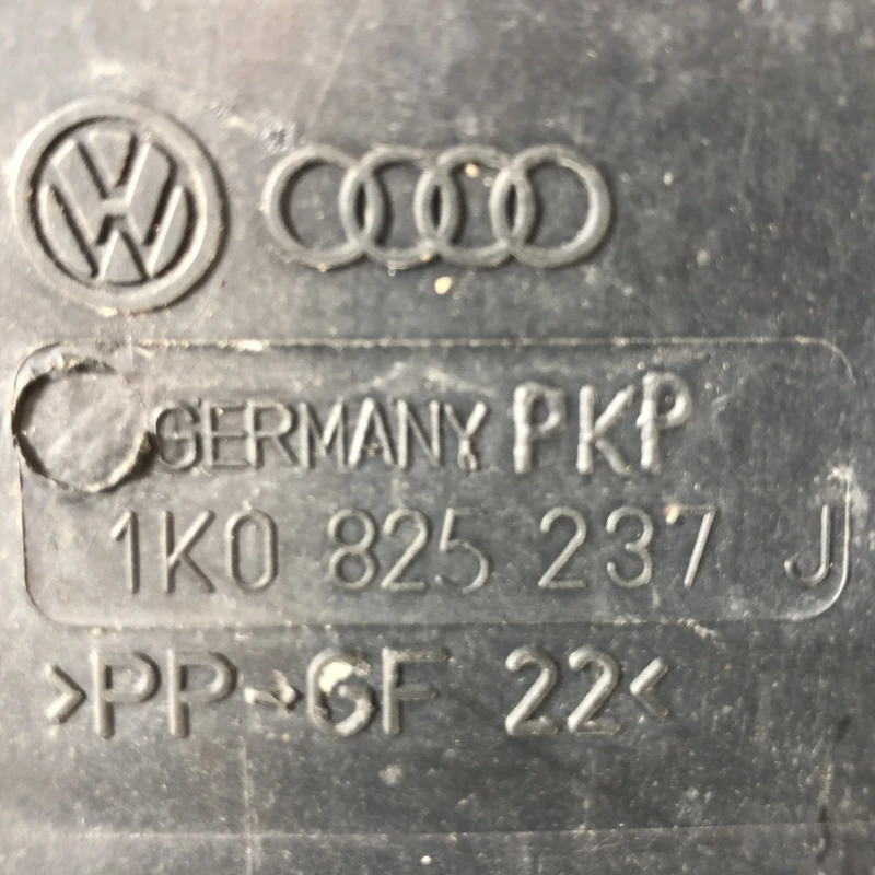 Scut motor / Volkswagen Golf MK6 2012 / Caroserie, oglinzi si faruri