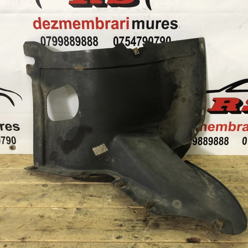 Carenaj stanga fata mic / Volkswagen Golf MK6 2012 / Caroserie, oglinzi si faruri