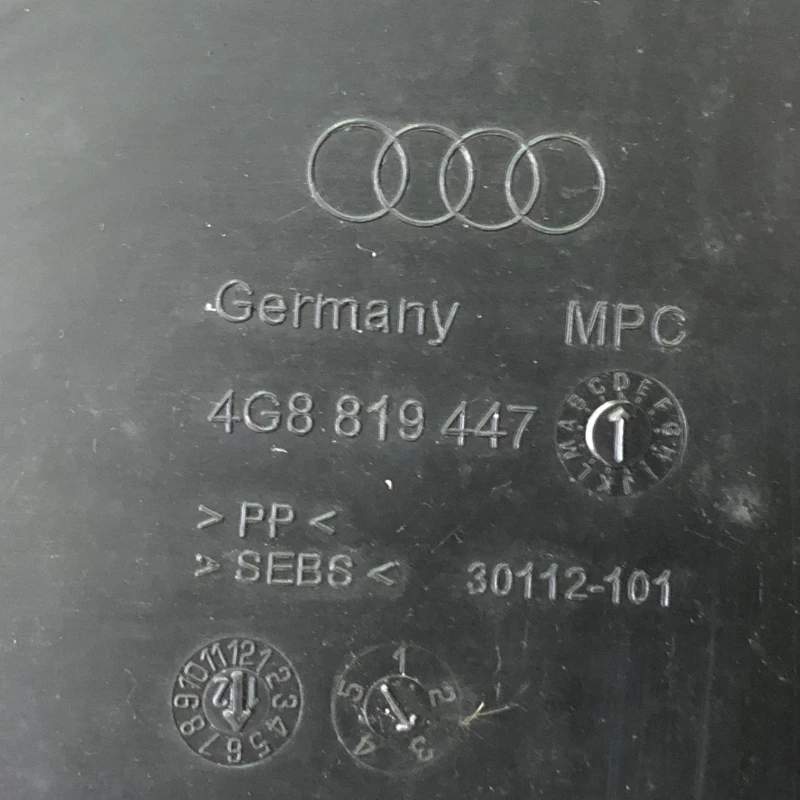 Grila stergatoare / Audi A6 C7 2013 / Caroserie, oglinzi si faruri