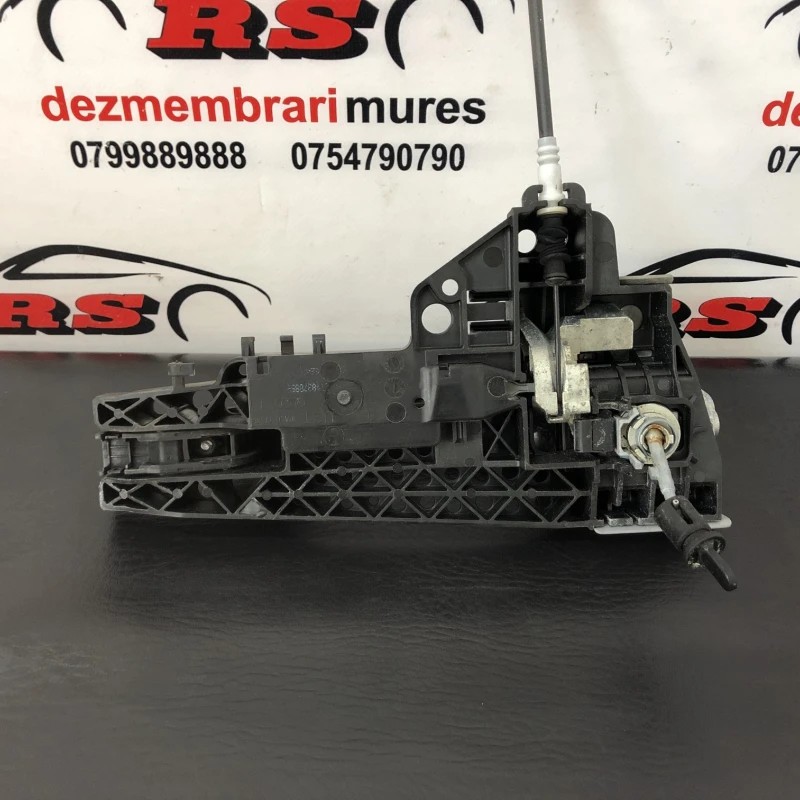 Maner usa stanga fata / Audi A4 B8 2010 / Caroserie, oglinzi si faruri