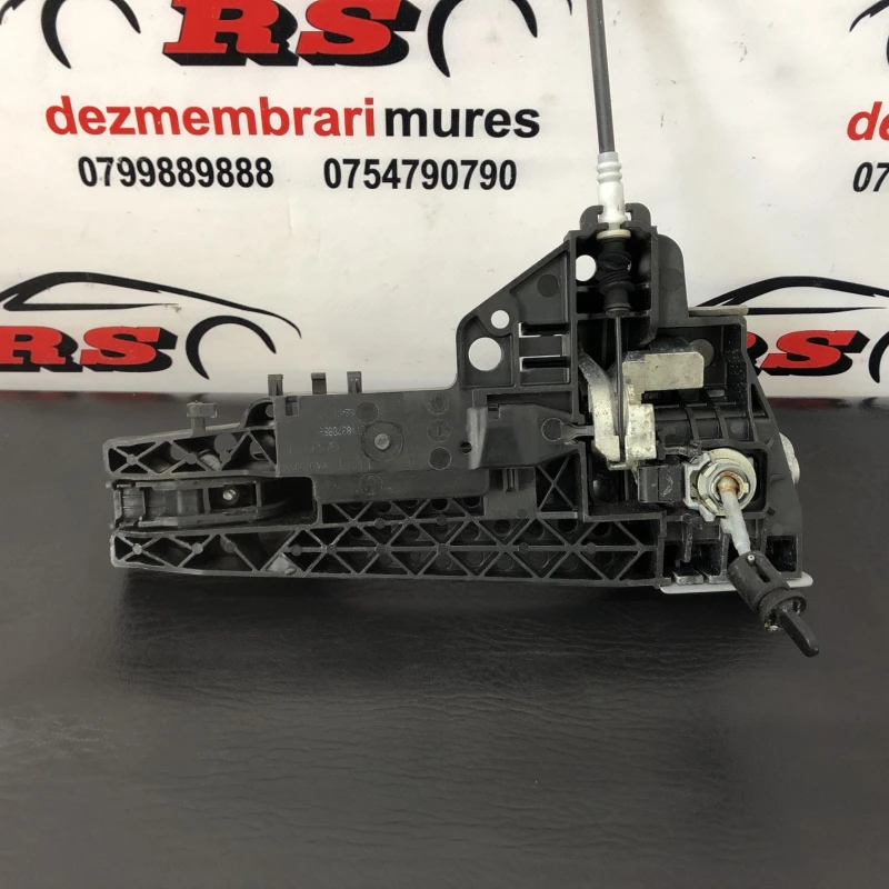 Maner usa stanga fata / Audi A4 B8 2010 / Caroserie, oglinzi si faruri