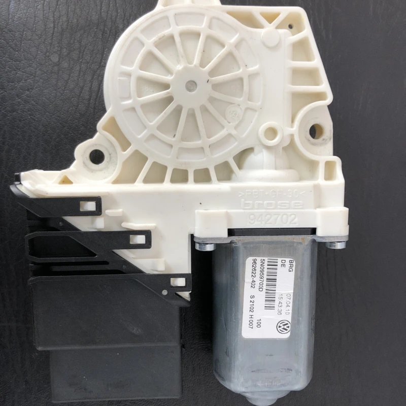 Motoras geam stanga spate / Volkswagen Tiguan 5N 2009 / Audio si electronice