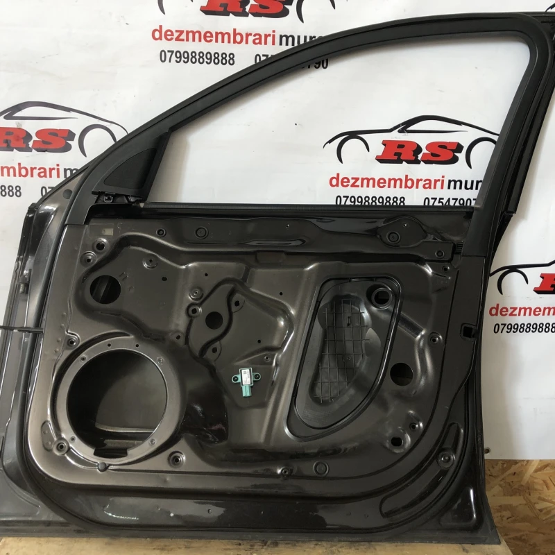 Usa dreapta fata / Audi A4 B8 2010 / Caroserie, oglinzi si faruri
