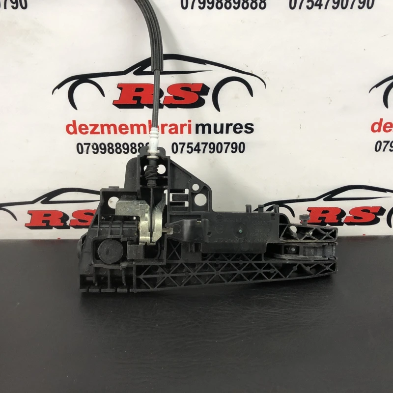 Maner usa dreapta fata / Audi A4 B8 2010 / Caroserie, oglinzi si faruri