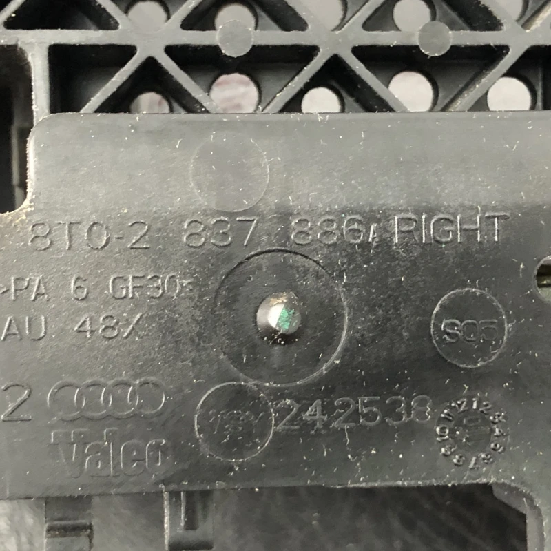 Maner usa dreapta fata / Audi A4 B8 2010 / Caroserie, oglinzi si faruri