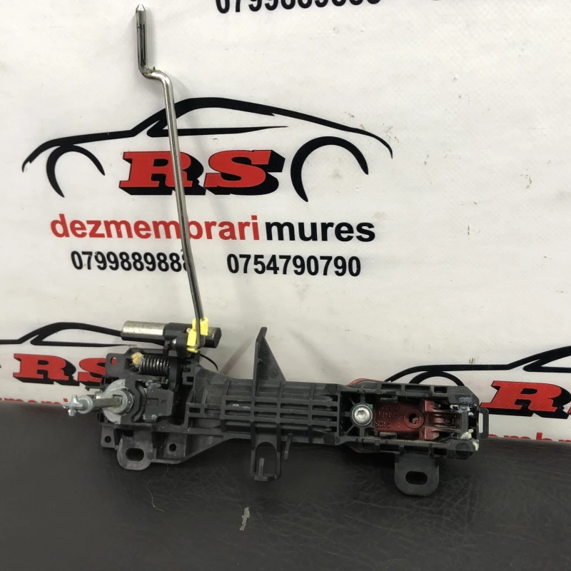 Maner usa stanga fata / Toyota Yaris XP130 2014 / Caroserie, oglinzi si faruri