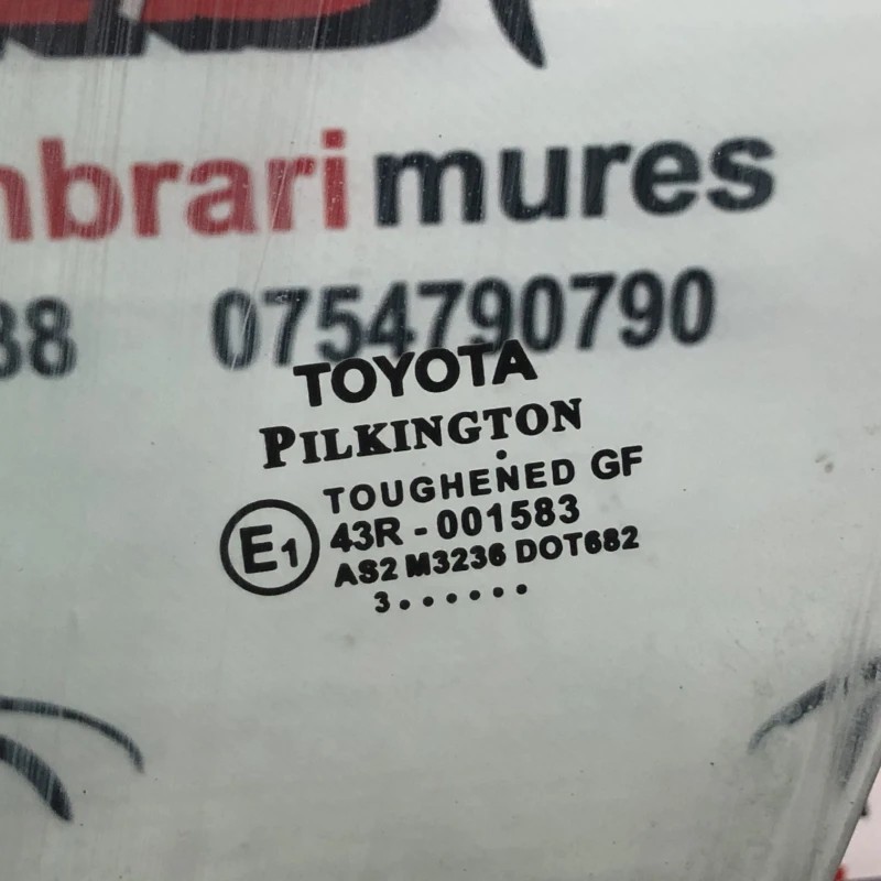 Geam stanga fata / Toyota Yaris XP130 2014 / Caroserie, oglinzi si faruri