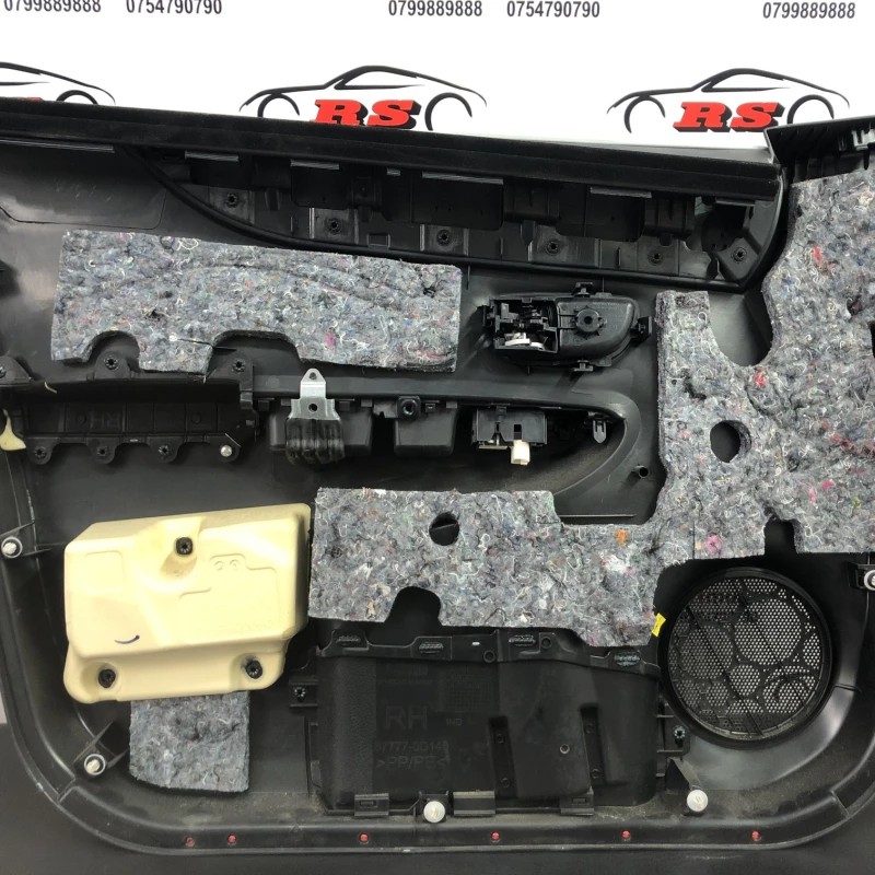 Tapiterie usa dreapta fata / Toyota Yaris XP130 2014 / Interior