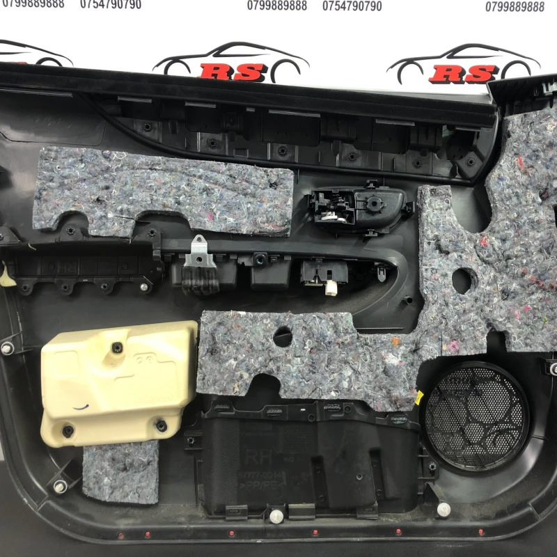Tapiterie usa dreapta fata / Toyota Yaris XP130 2014 / Interior