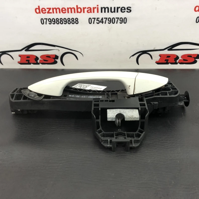 Maner usa stanga spate / Mercedes-Benz C Class W204 2010 / Caroserie, oglinzi si faruri