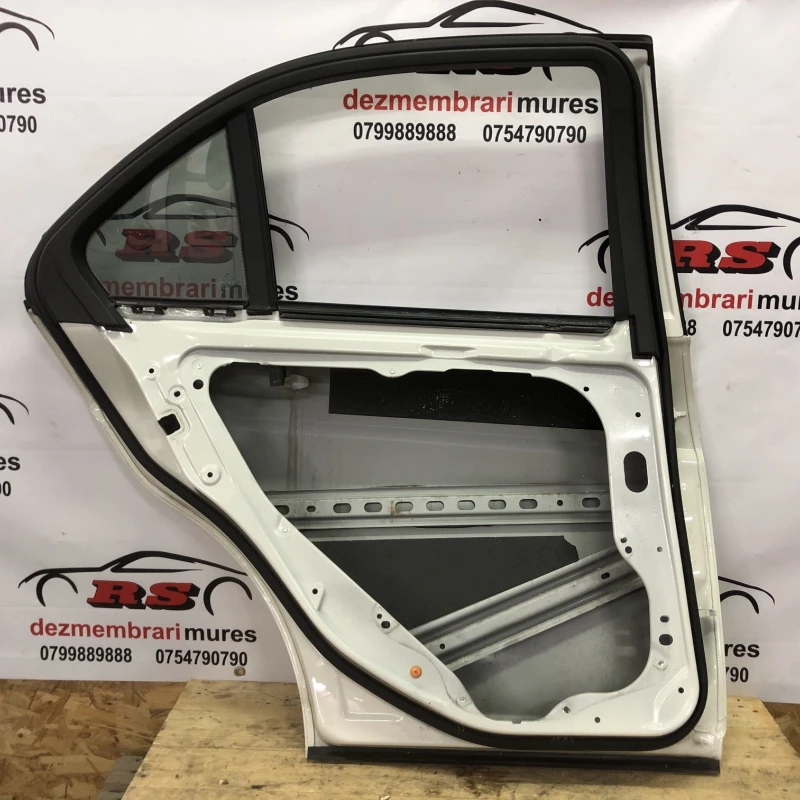 Usa stanga spate / Mercedes-Benz C Class W204 2010 / Caroserie, oglinzi si faruri