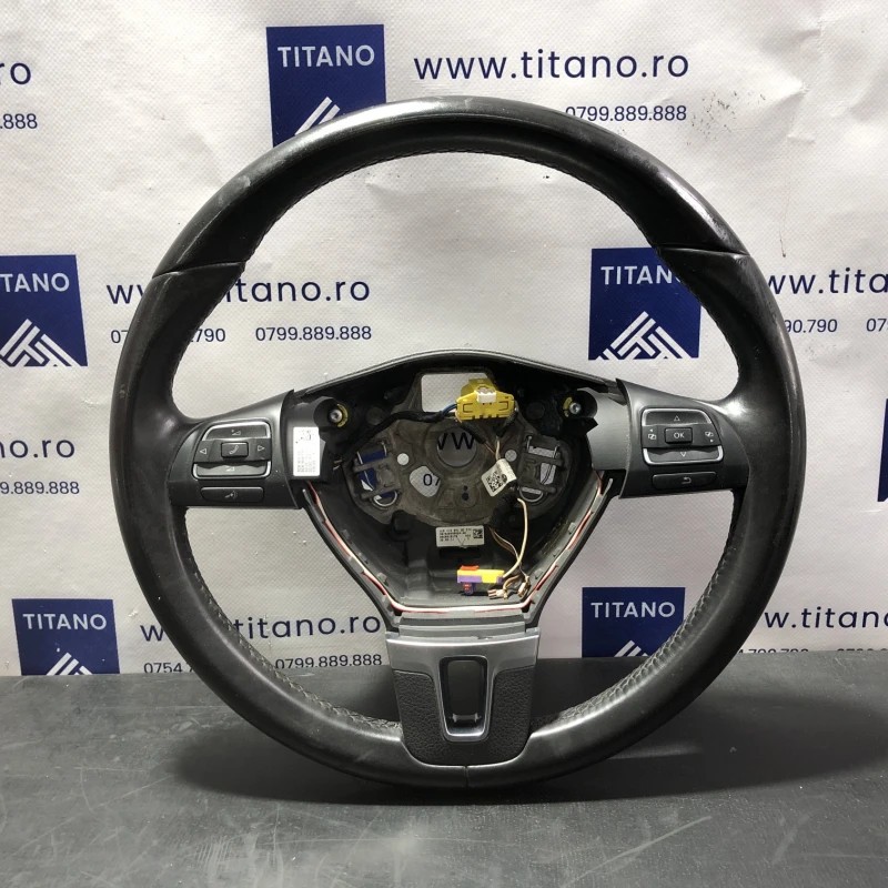Volan cu comenzi / Volkswagen Passat B7 2012 / Interior
