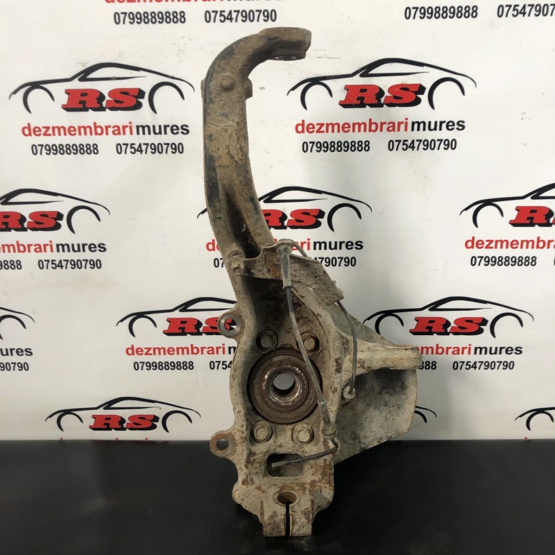 Fuzeta dreapta fata / Nissan Navara D40 2011 / Directie si suspensie