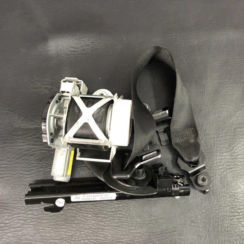 Centura stanga fata / Mercedes-Benz C Class W204 2010 / Interior