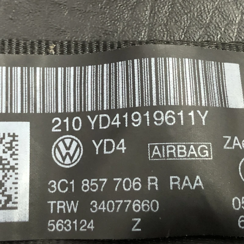 Centura dreapta fata / Volkswagen Passat B7 2013 / Interior