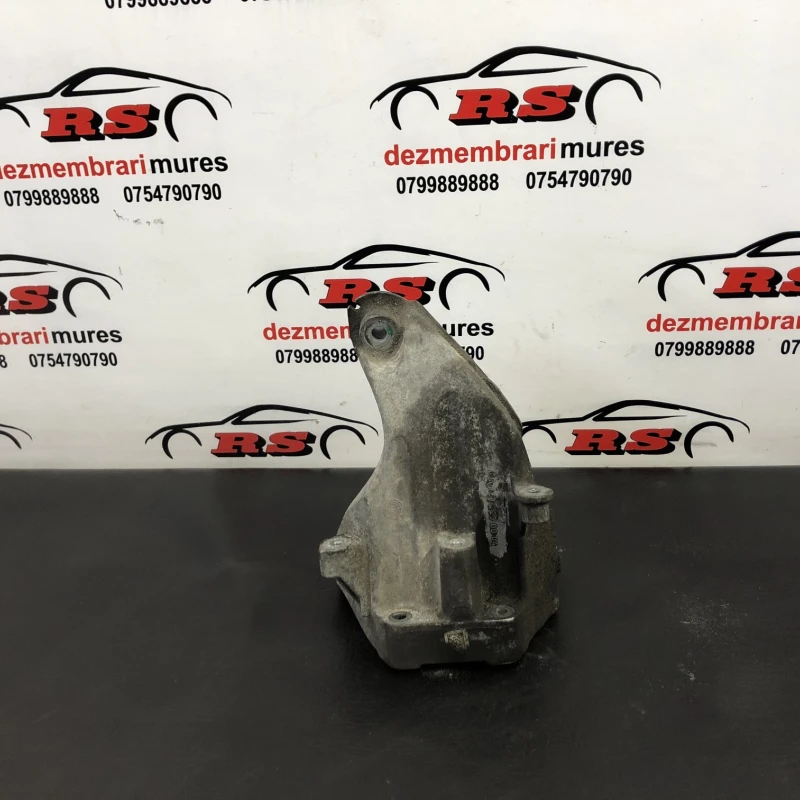 Suport motor stanga / Mercedes-Benz C Class W204 2011 / Motor, racire si evacuare