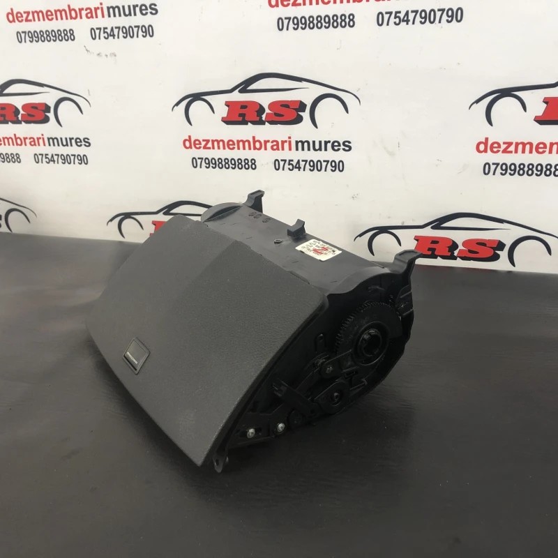 Navigatie sistem ecran mic / Mercedes-Benz C Class W204 2011 / Audio si electronice