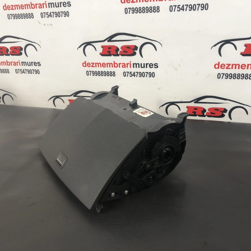Navigatie sistem ecran mic / Mercedes-Benz C Class W204 2011 / Audio si electronice
