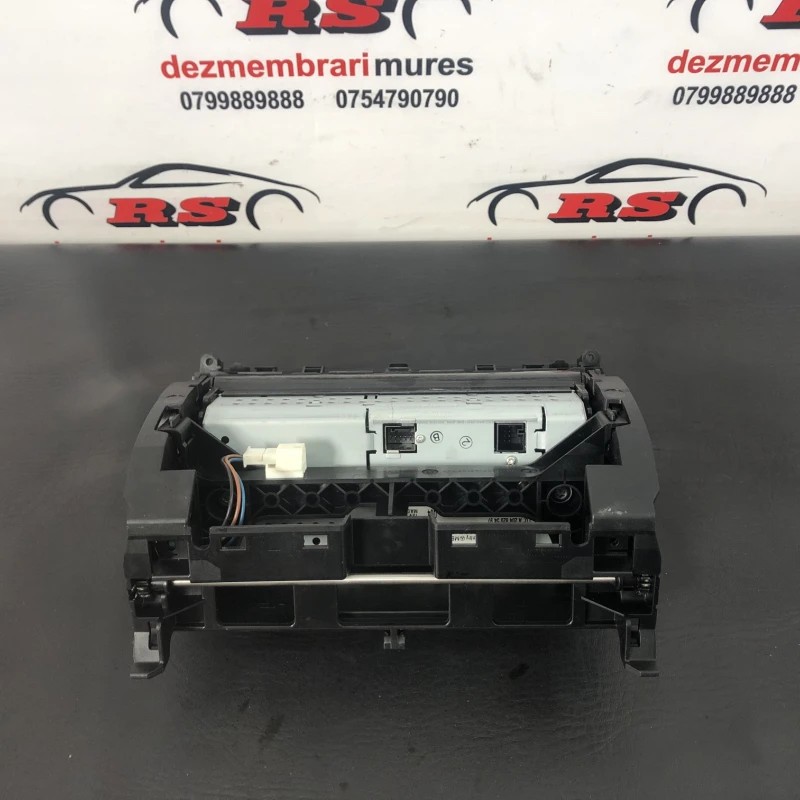 Navigatie sistem ecran mic / Mercedes-Benz C Class W204 2011 / Audio si electronice