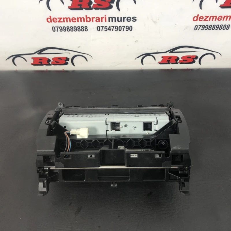 Navigatie sistem ecran mic / Mercedes-Benz C Class W204 2011 / Audio si electronice