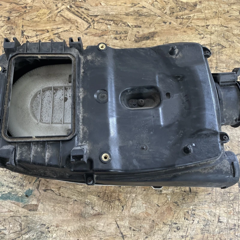 Carcasa filtru aer / Mercedes-Benz C Class W204 2011 / Motor, racire si evacuare