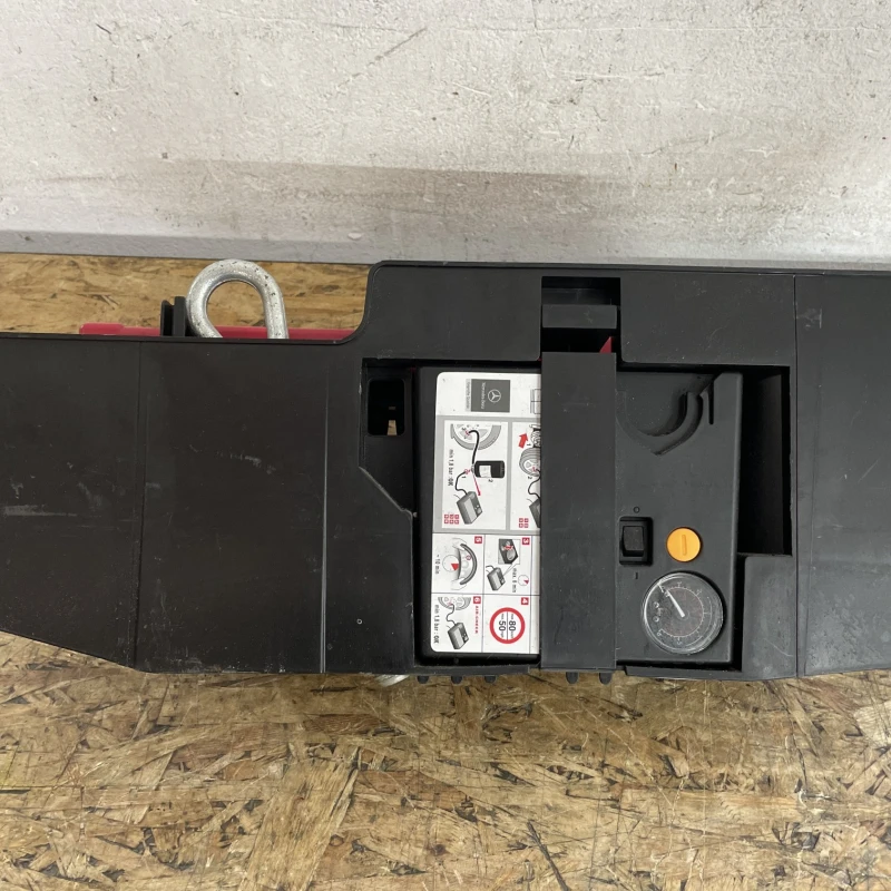 Kit pana compresor / Mercedes-Benz C Class W204 2011 / Accesorii roti si capace