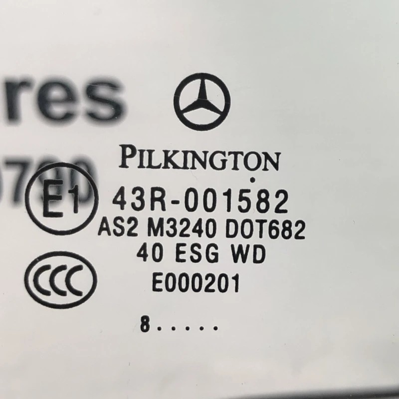 Geam dreapta fata / Mercedes-Benz C Class W204 2010 / Caroserie, oglinzi si faruri