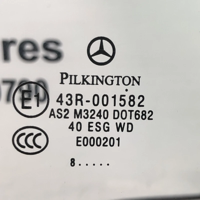 Geam dreapta fata / Mercedes-Benz C Class W204 2010 / Caroserie, oglinzi si faruri