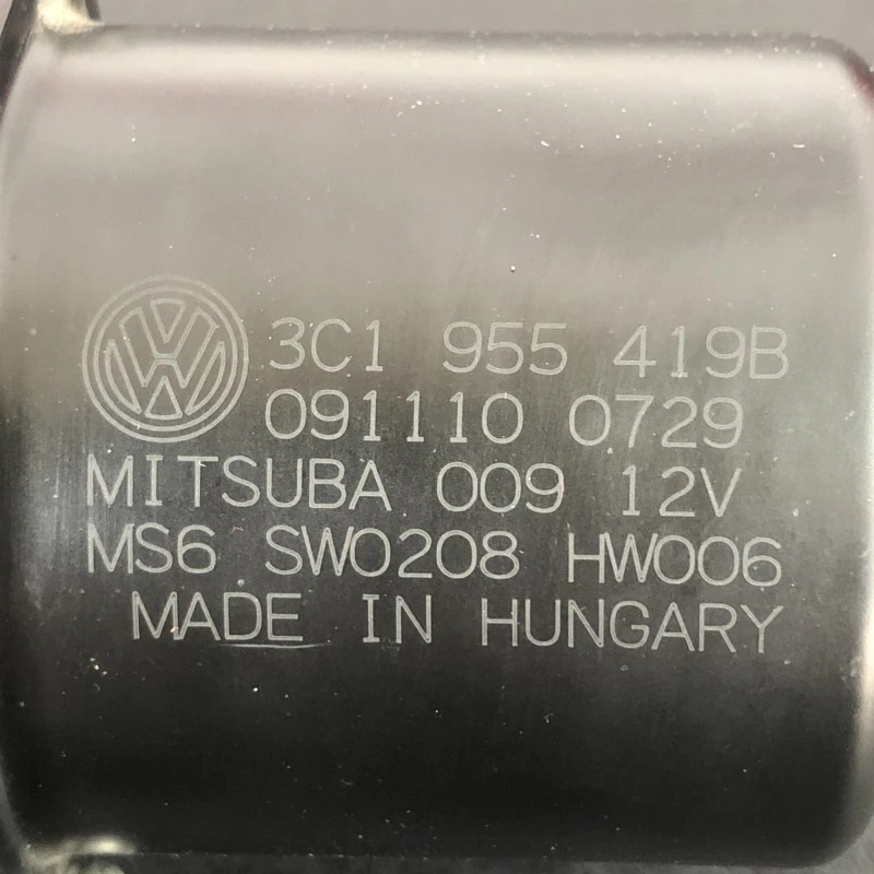 Motoras stergatoare parbriz / Volkswagen Passat B6 2010 / Caroserie, oglinzi si faruri