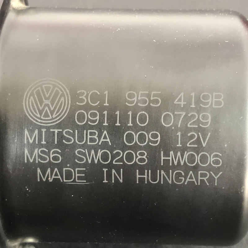 Motoras stergatoare parbriz / Volkswagen Passat B6 2010 / Caroserie, oglinzi si faruri