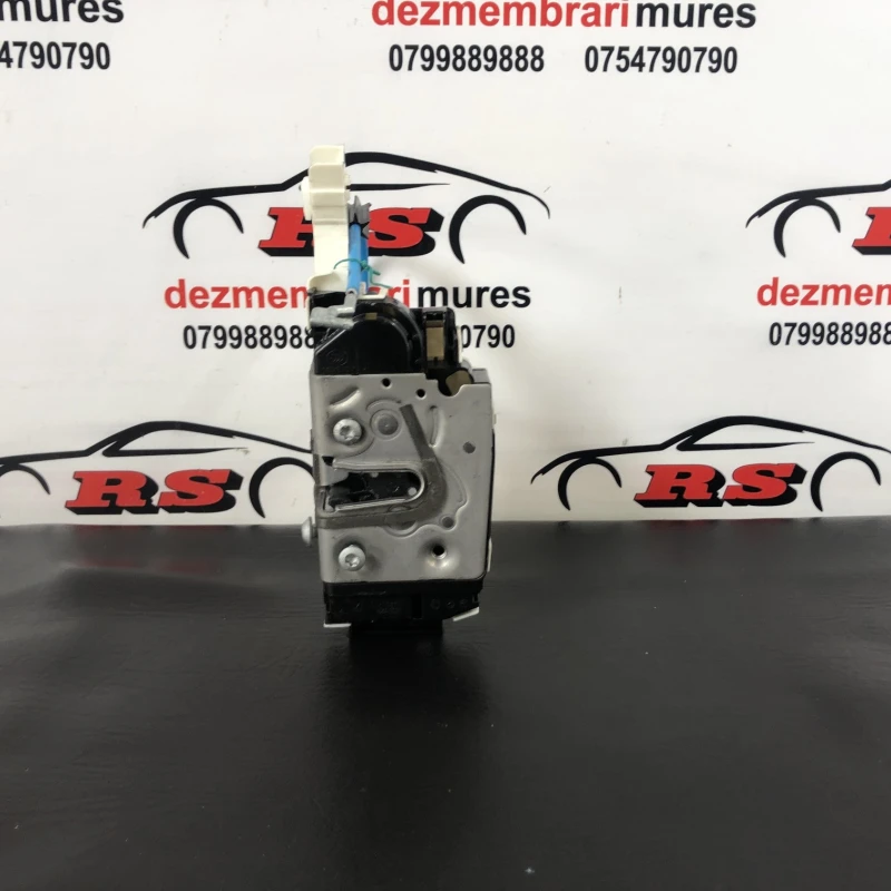 Iala broasca usa stanga fata Mercedes-Benz 
