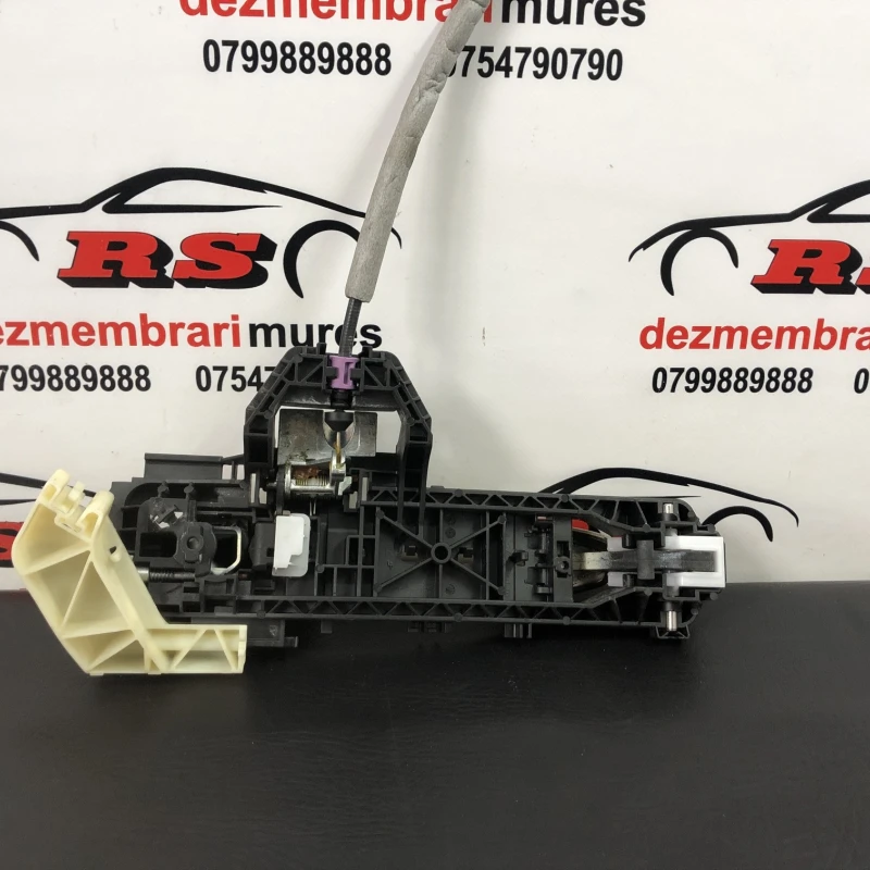 Maner usa dreapta fata / Mercedes-Benz E Class W212 2016 / Caroserie, oglinzi si faruri