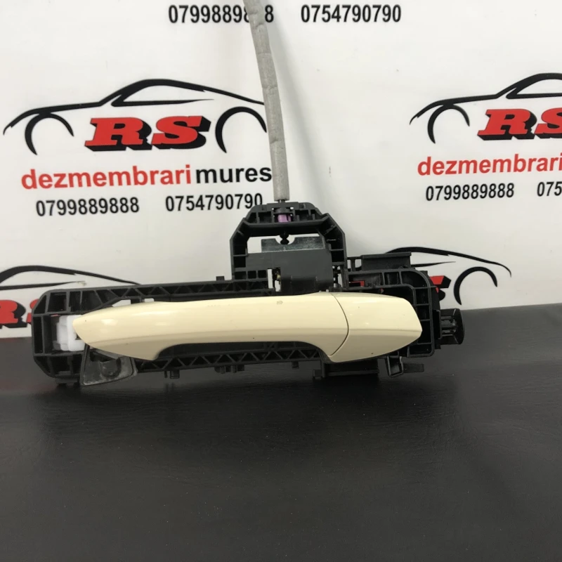 Maner usa dreapta fata Mercedes-Benz 