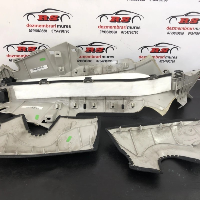 Ornamente stalp spate / Mercedes-Benz E Class W212 2016 / Interior
