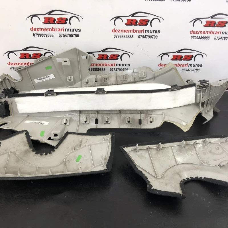 Ornamente stalp spate / Mercedes-Benz E Class W212 2016 / Interior