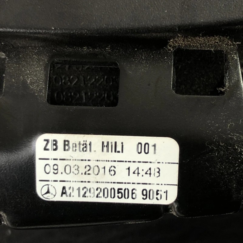 Iala cu maner rabatare bancheta / Mercedes-Benz E Class W212 2016 / Caroserie, oglinzi si faruri