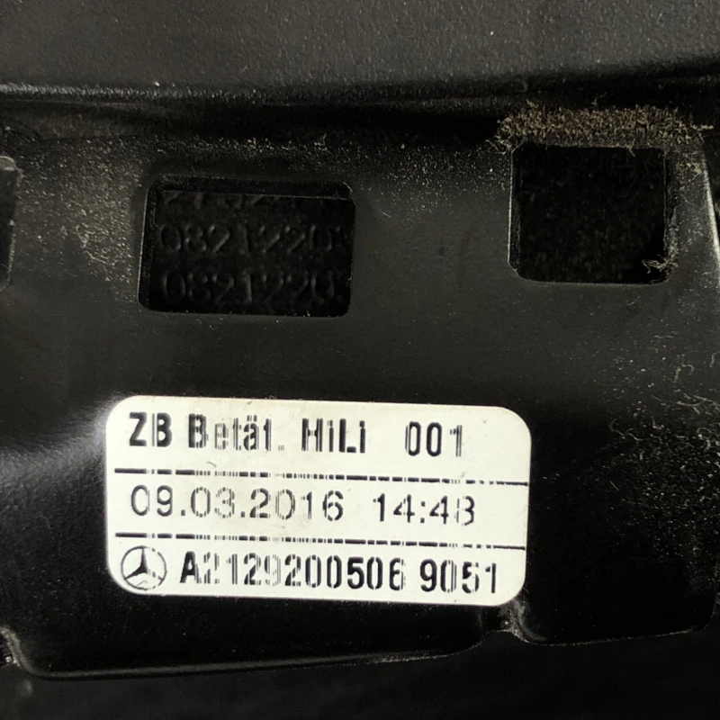 Iala cu maner rabatare bancheta / Mercedes-Benz E Class W212 2016 / Caroserie, oglinzi si faruri