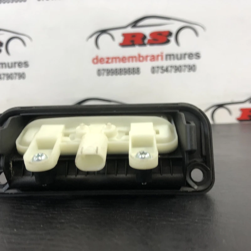 Maner deschidere capota spate / Mercedes-Benz C Class W204 2010 / Caroserie, oglinzi si faruri