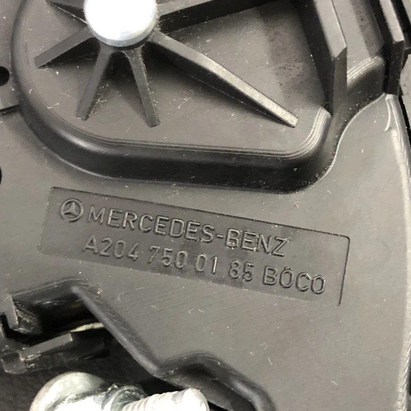 Iala broasca capota spate / Mercedes-Benz C Class W204 2010 / Caroserie, oglinzi si faruri