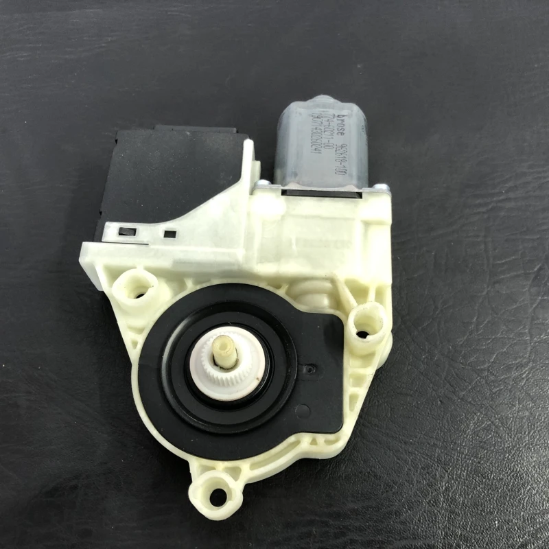 Motoras geam dreapta spate / Volkswagen Passat B7 2013 / Audio si electronice