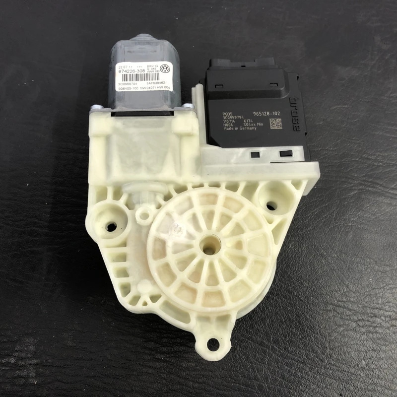 Motoras geam dreapta spate / Volkswagen Passat B7 2013 / Audio si electronice