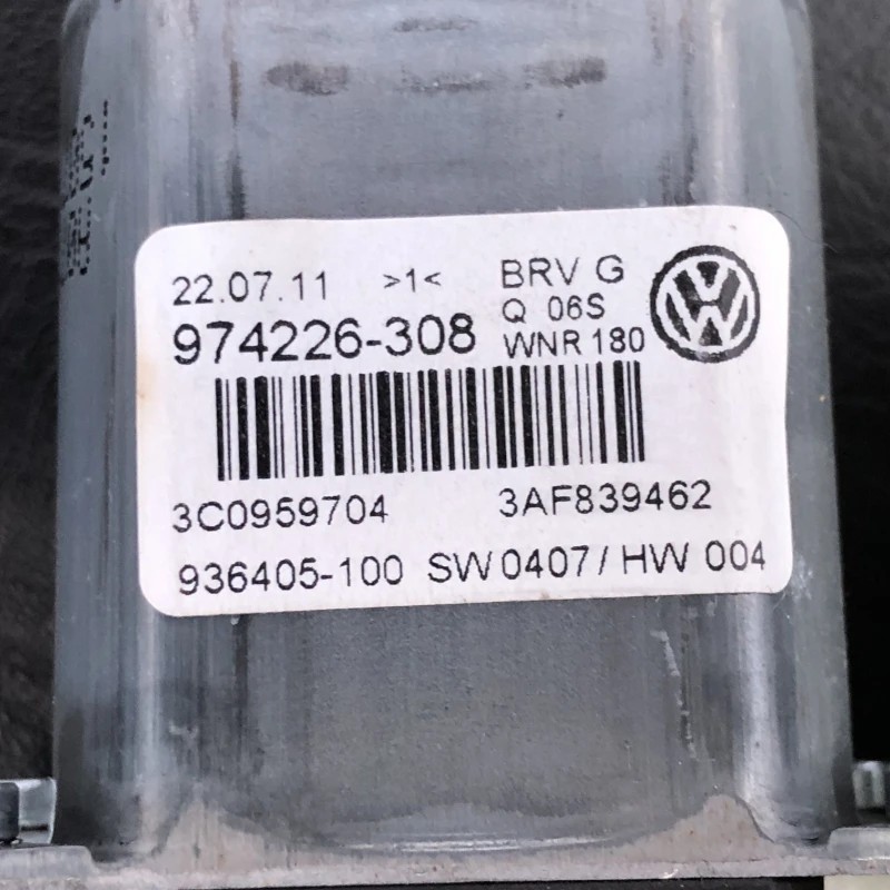 Motoras geam dreapta spate / Volkswagen Passat B7 2013 / Audio si electronice